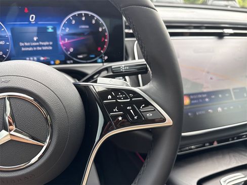 Used 2025 Mercedes-Benz E 350 4MATIC Sedan image 27