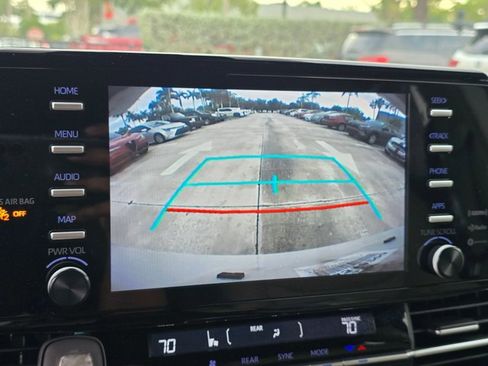 Used 2023 Toyota Sienna XLE FWD image 14