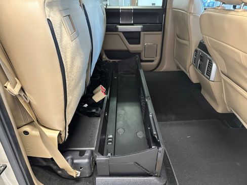 Used 2017 Ford F250 Lariat w/ Chrome Package image 15