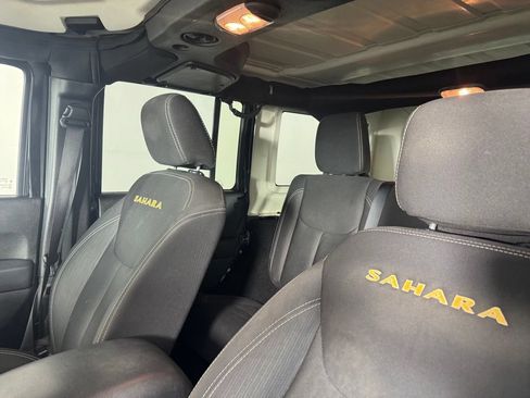 Used 2015 Jeep Wrangler Unlimited Sahara w/ Connectivity Group AWD/4WD image 10