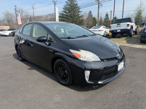 Used 2015 Toyota Prius Three image 2