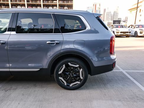 Used 2024 Kia Telluride S FWD image 8