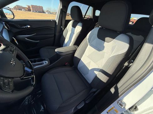 New 2026 Chevrolet Trax RS w/ Sunroof Package image 10