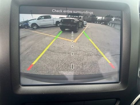 Used 2020 Jeep Cherokee Trailhawk w/ Cold Weather Group AWD/4WD image 15