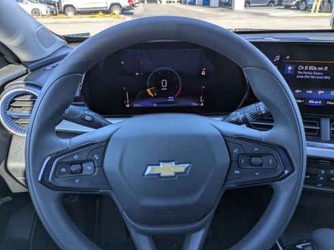 New 2026 Chevrolet Trax LT w/ Sunroof Package image 21