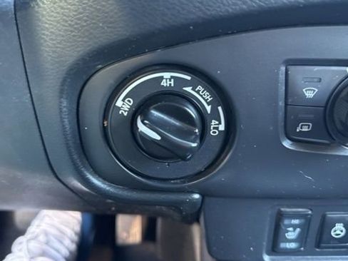 Used 2023 Nissan Frontier SV w/ SV Convenience Package image 29