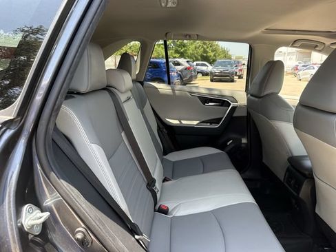 Used 2020 Toyota RAV4 Limited AWD/4WD image 33