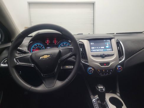 Used 2018 Chevrolet Cruze LS image 22
