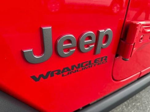 Used 2021 Jeep Wrangler Unlimited Rubicon image 32