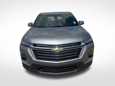 Used 2023 Chevrolet Traverse LT image 3