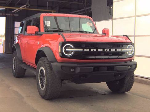 Used 2023 Ford Bronco Outer Banks w/ Sasquatch Package AWD/4WD image 4