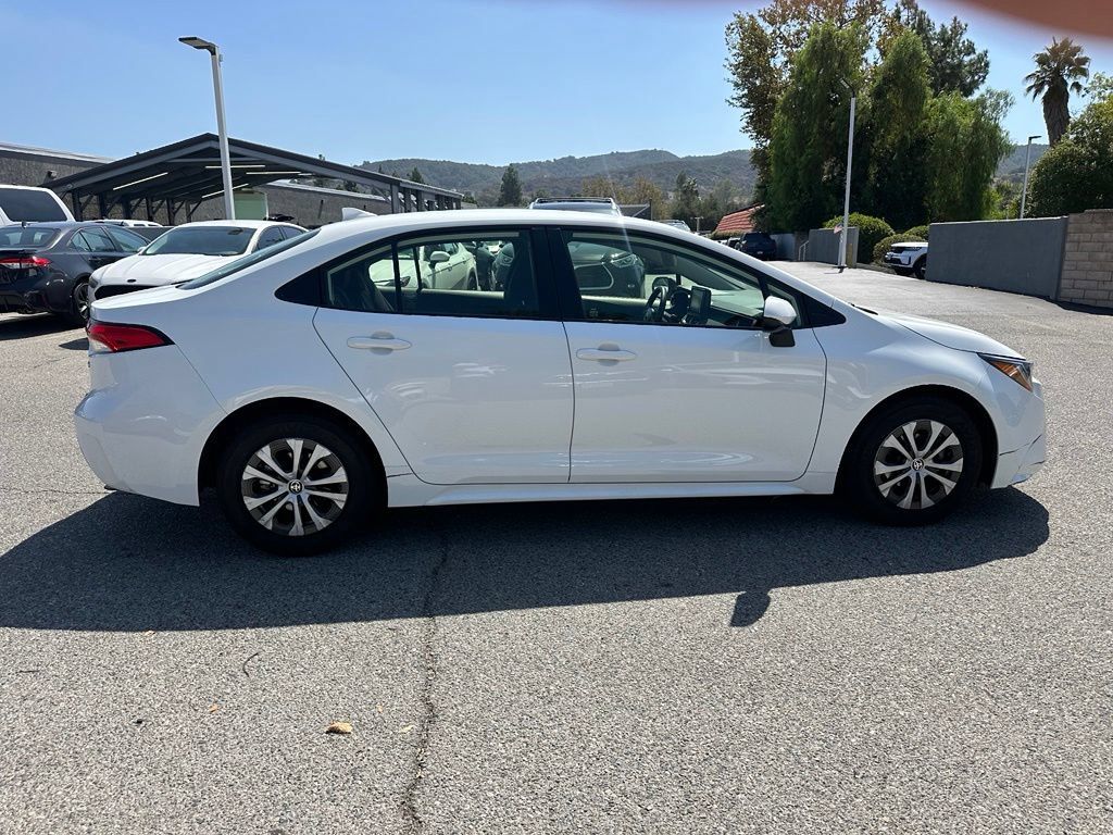 Used 2022 Toyota Corolla LE w/ Carpet Mat Package (TMS) FWD image 6