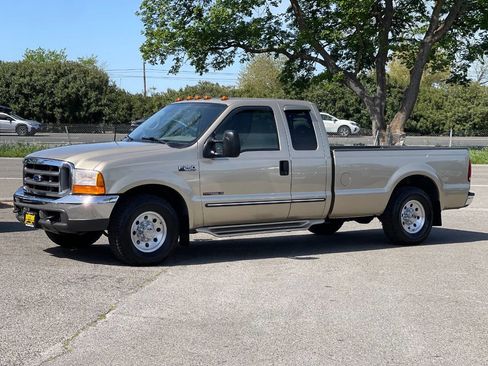Used 2000 Ford F250 XLT image 4