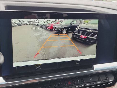 Used 2025 Chevrolet Silverado 1500 LT image 9