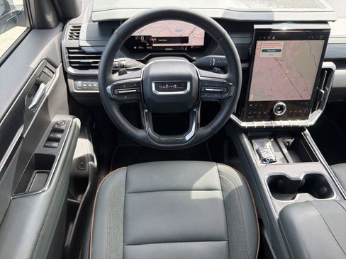Used 2025 GMC Acadia AT4 AWD/4WD image 28