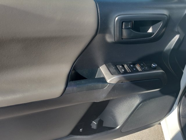 Used 2018 Toyota Tacoma SR5 RWD image 21