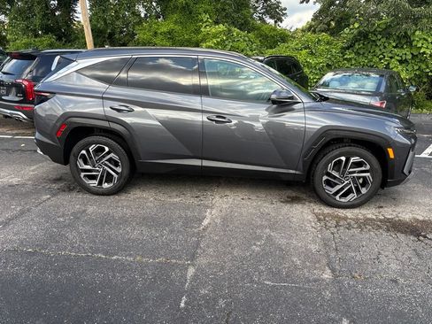 Used 2025 Hyundai Tucson Limited AWD/4WD image 2