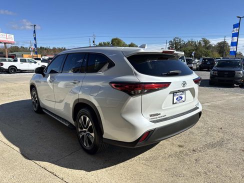 Used 2022 Toyota Highlander XLE image 5