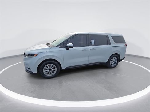 Used 2024 Kia Carnival LX image 4