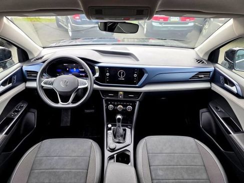 Used 2024 Volkswagen Taos SE image 9