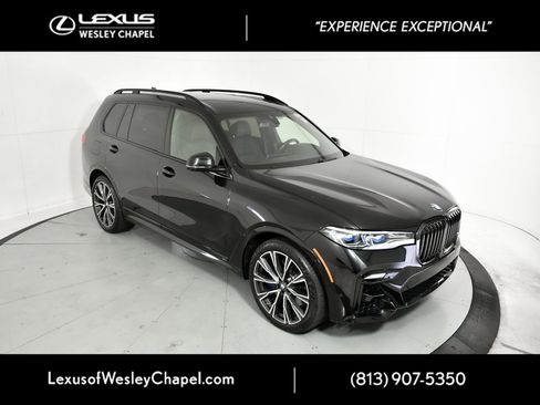 Used 2022 BMW X7 M50i w/ Luxury Seating Package image 2