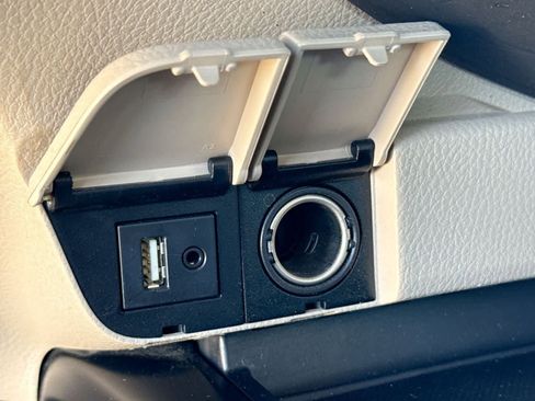 Used 2018 Toyota Camry XLE image 23