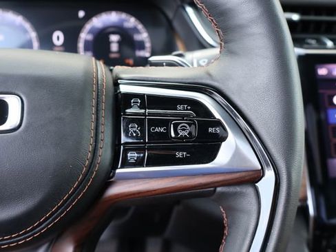 Used 2025 Jeep Grand Cherokee Summit w/ Obsidian Package image 18