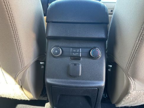 Used 2017 Ford Explorer XLT image 19