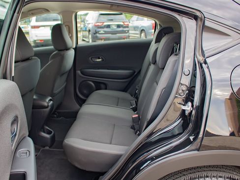 Used 2022 Honda HR-V LX image 13
