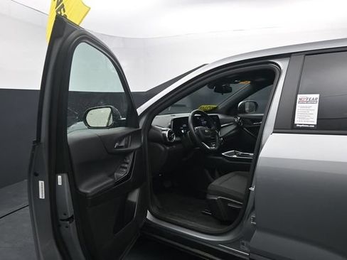 Used 2025 Chevrolet Equinox LT FWD image 11