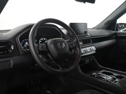 Used 2025 Honda Pilot Sport image 25