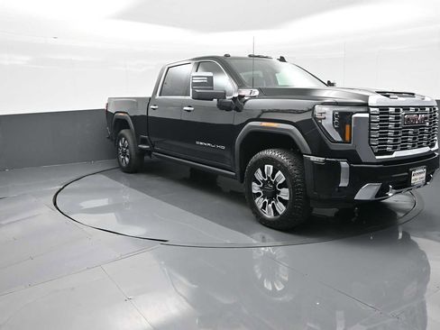New 2025 GMC Sierra 2500 Denali w/ Technology Package image 2