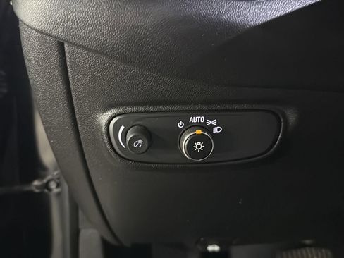 Used 2021 Chevrolet Equinox LS image 11