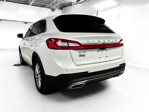 Used 2017 Lincoln MKX Select image 4