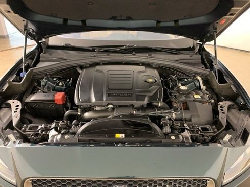 Used 2018 Jaguar F-PACE Premium image 41