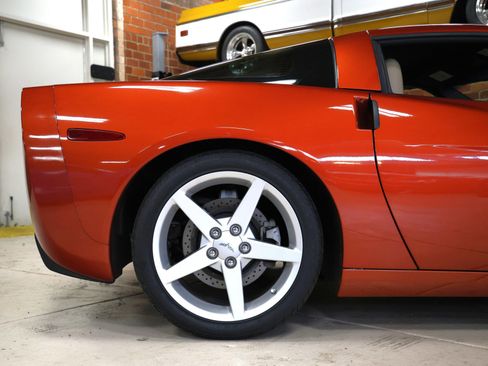 Used 2005 Chevrolet Corvette 2dr Cpe w/ Performance Handling Package image 15