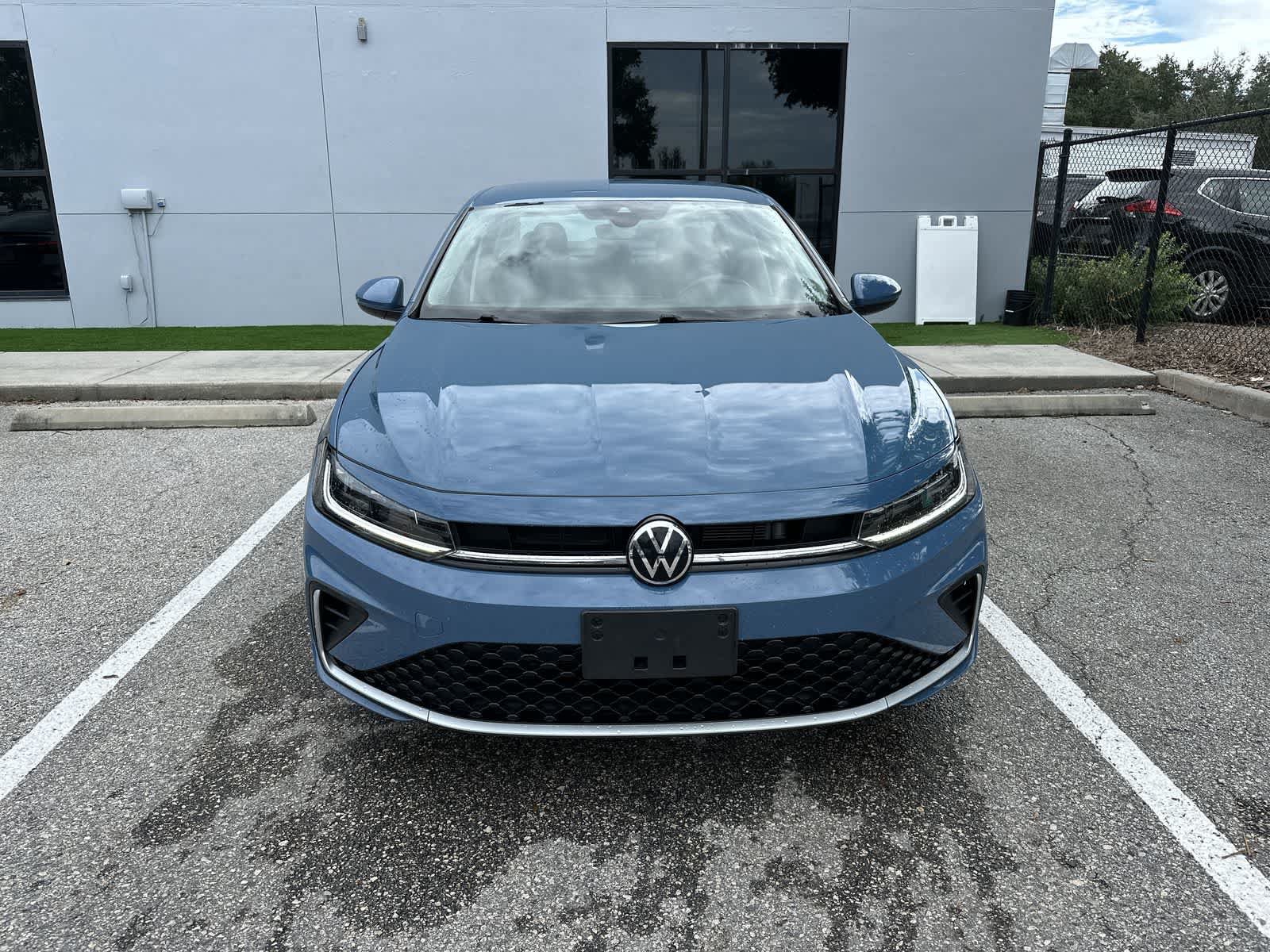 Used 2025 Volkswagen Jetta SE FWD image 12