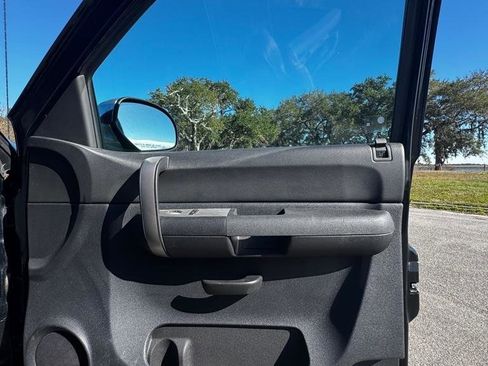 Used 2009 Chevrolet Silverado 1500 LT w/ Regional Value Package image 13