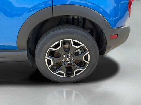 Certified 2025 Ford Bronco Sport Outer Banks w/ Outer Banks Tech Package+ AWD/4WD image 29
