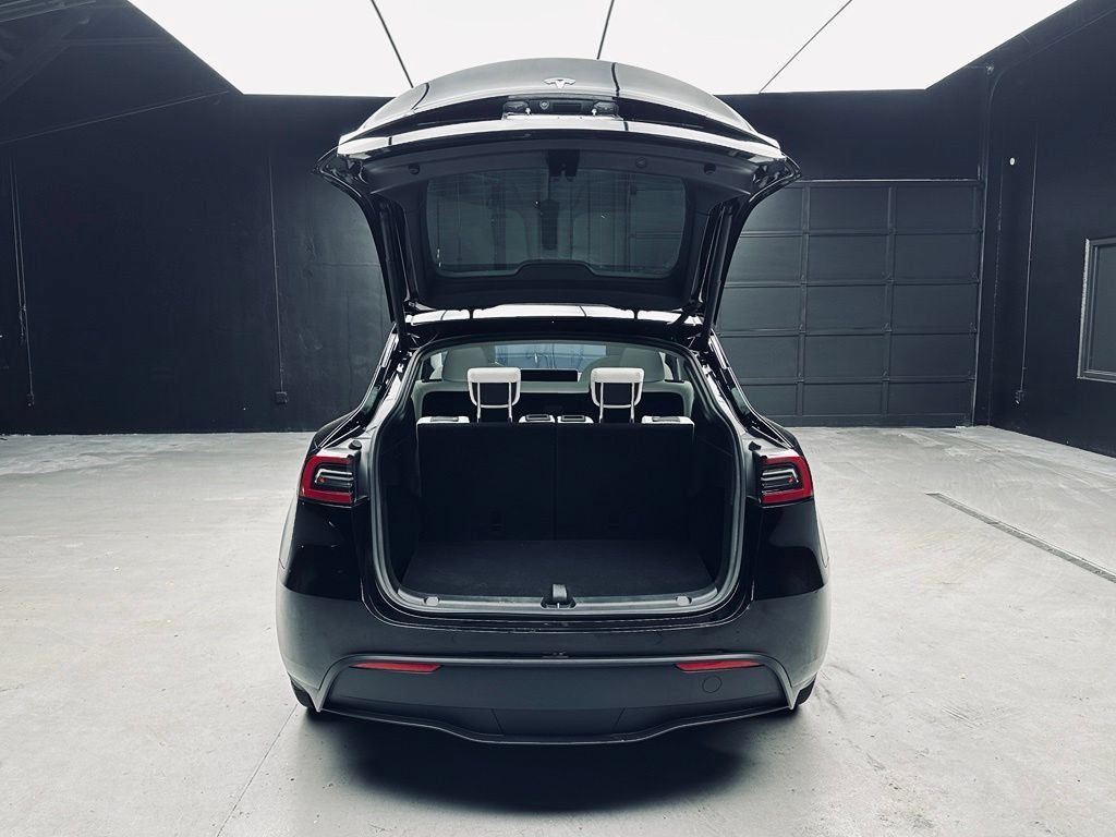 Used 2023 Tesla Model Y Long Range AWD/4WD image 35