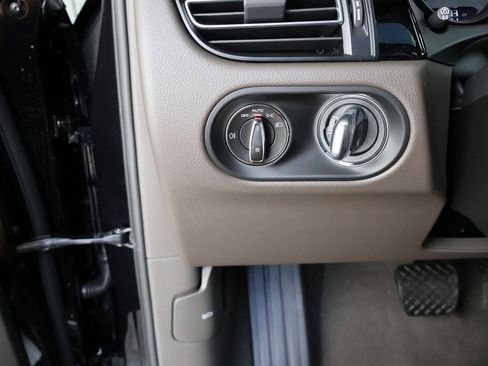 New 2025 Porsche Macan image 32