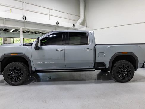 Used 2024 GMC Sierra 2500 Denali Ultimate AWD/4WD image 12