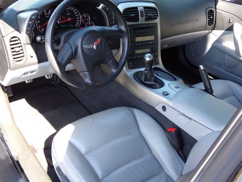 Used 2005 Chevrolet Corvette Coupe w/ Preferred Equipment Group RWD image 19