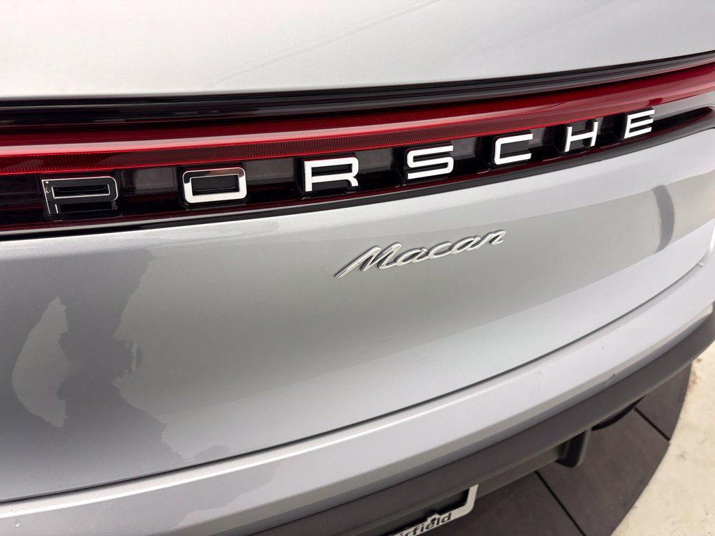 Certified 2026 Porsche Macan AWD/4WD image 9
