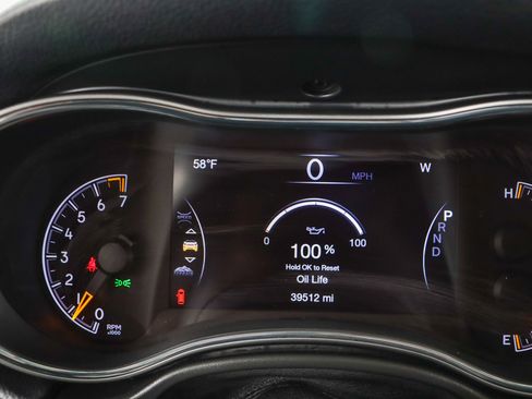 Used 2022 Jeep Grand Cherokee Limited image 15