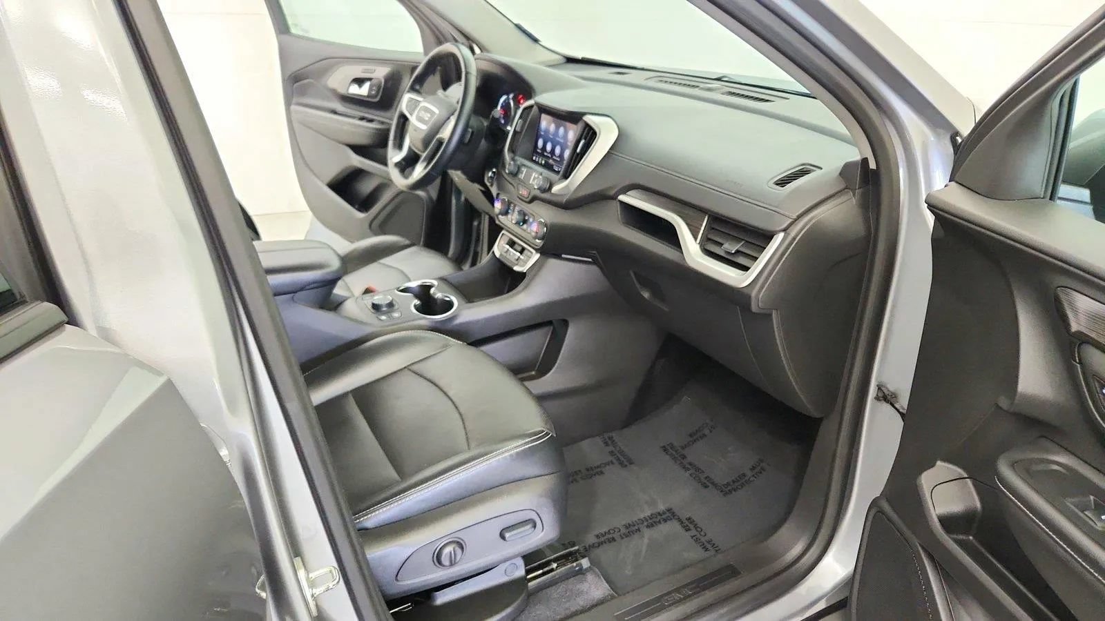 Used 2024 GMC Terrain SLT AWD/4WD image 27