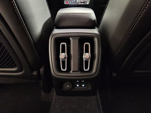 Certified 2026 Volvo XC40 B5 Plus AWD/4WD image 30
