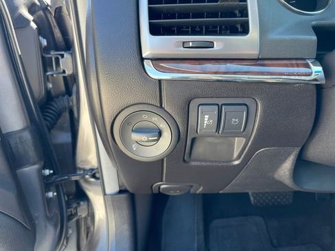 Used 2011 Lincoln MKZ FWD image 18