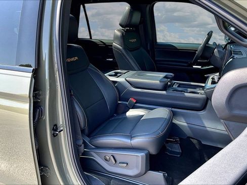Used 2025 Ford Expedition Tremor AWD/4WD image 31
