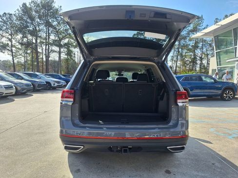 Used 2025 Volkswagen Atlas SE image 28